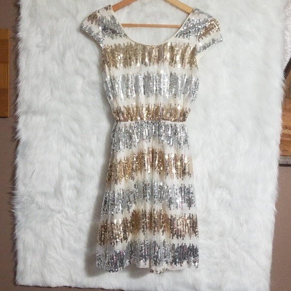 HOST PICK πRue 21 small sequin party dress NWT - Picture 2 of 7